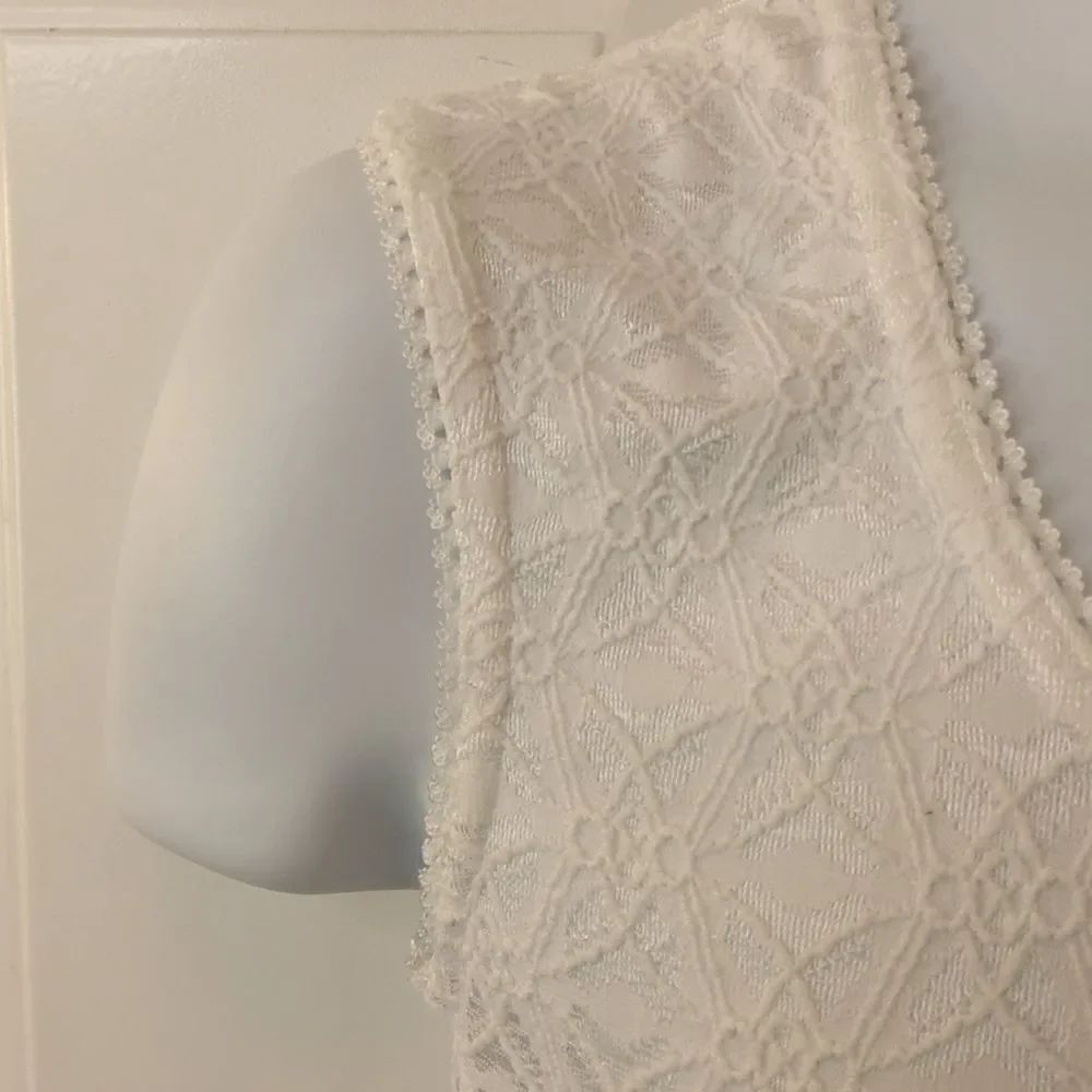 Wrapper White lace fully lined tank top - Picture 4 of 8